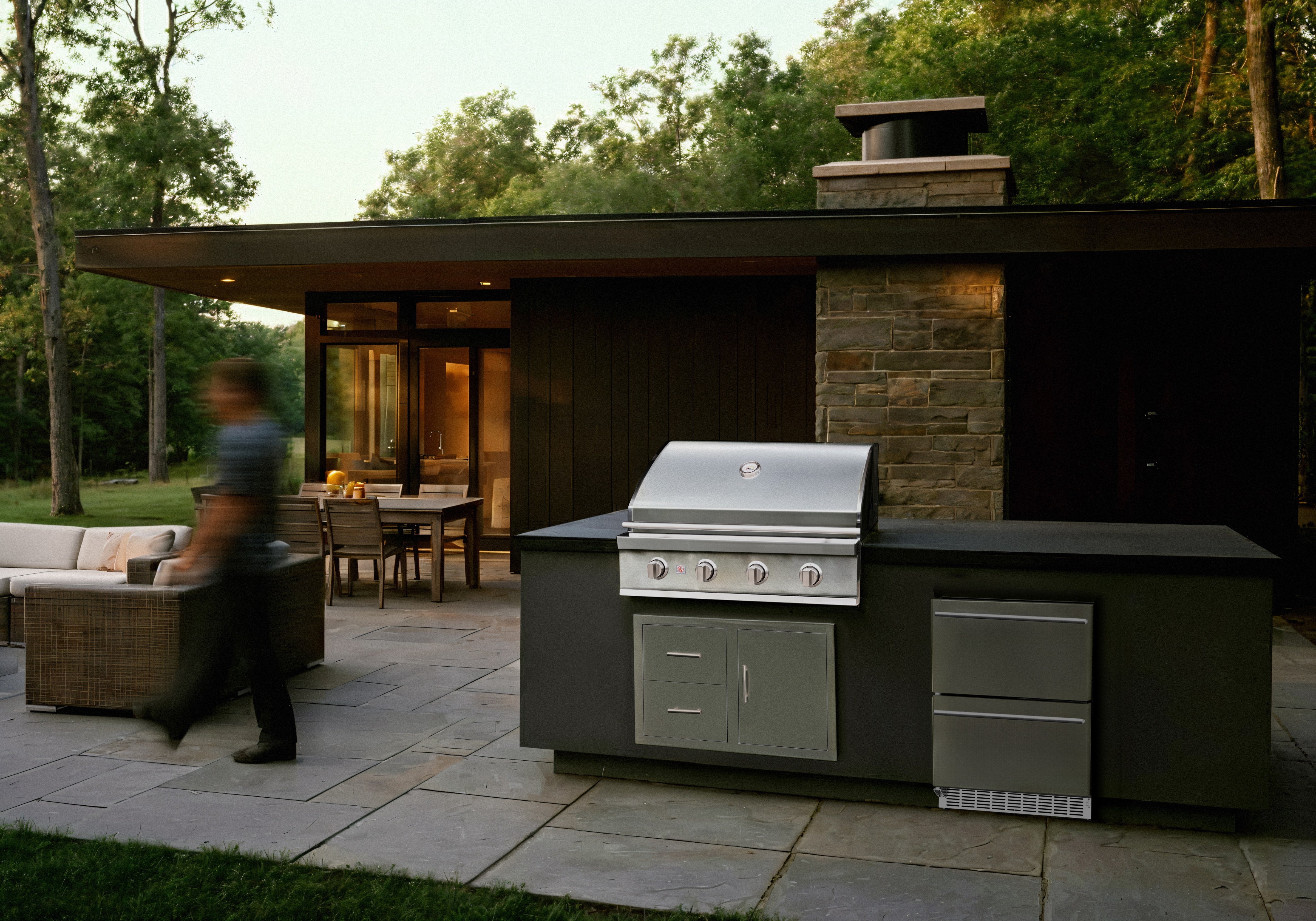 Summerset Sizzler 25-Inch 3-Burner Freestanding Gas Grill