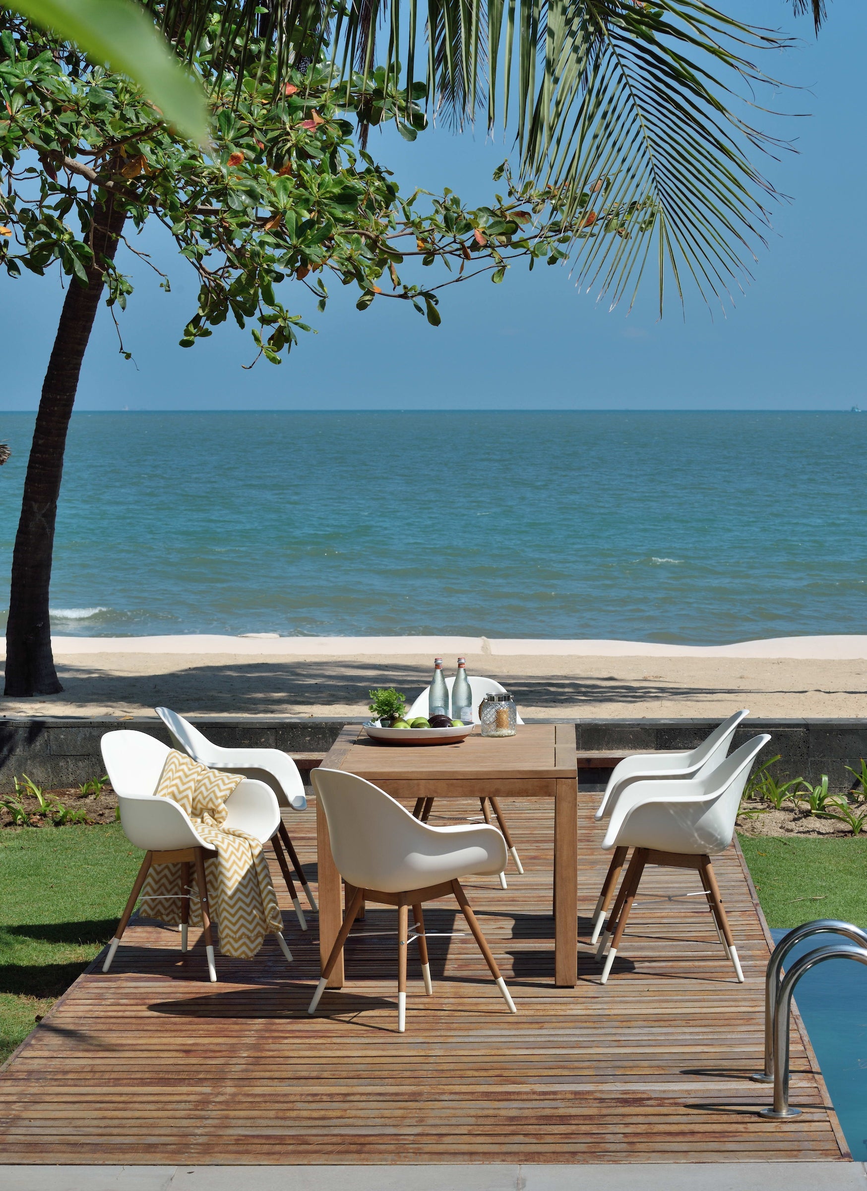 Rinjani Rectangular Table and 6 ChamonixArm Chair