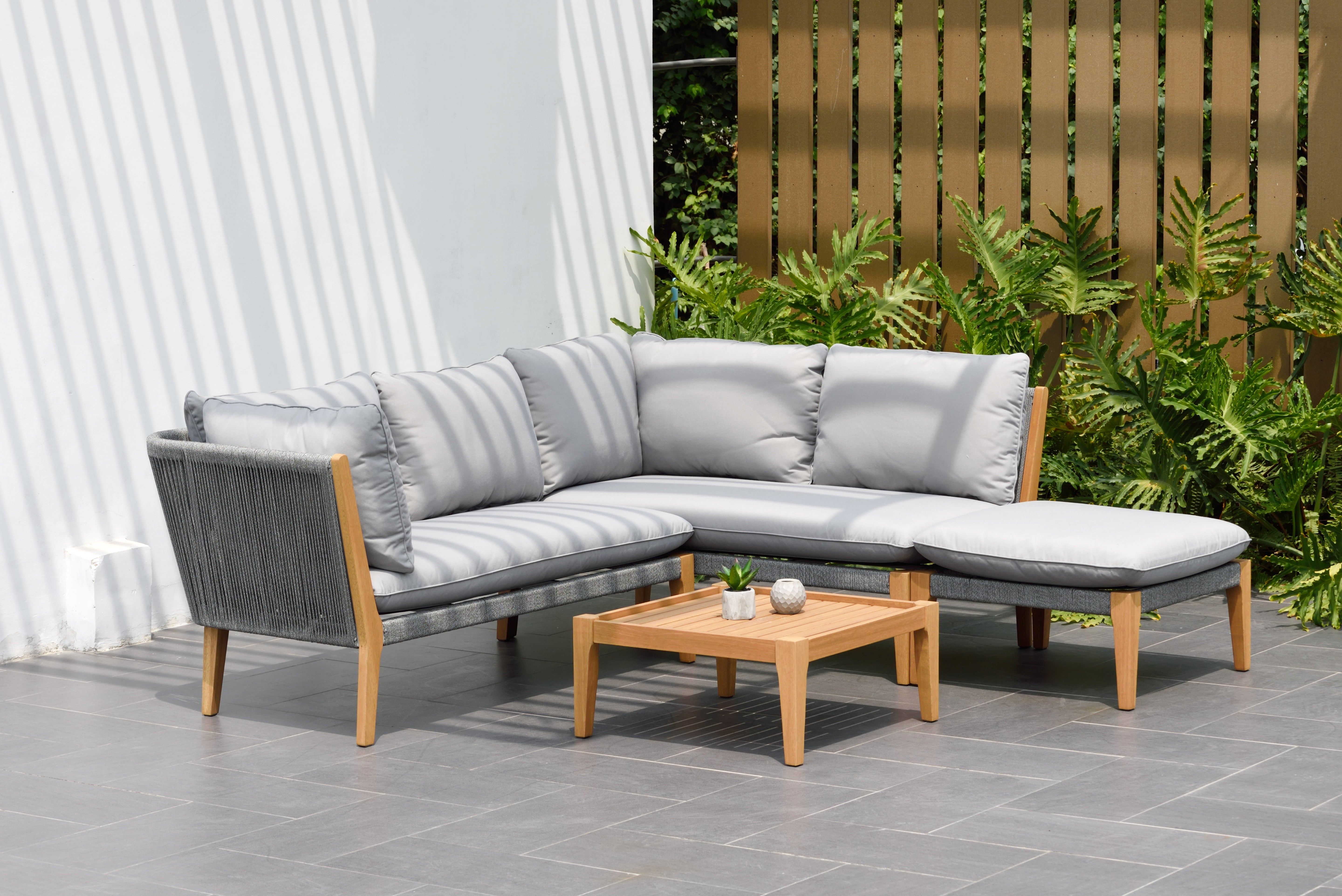 Barry 4-Piece Outdoor Conversation Set – Spacious Lounge Collection by LifestyleGarden