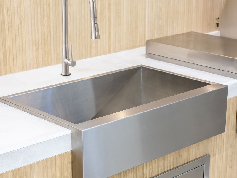 Summerset 32-Inch Outdoor Rated Farmhouse Sink and Faucet Package
