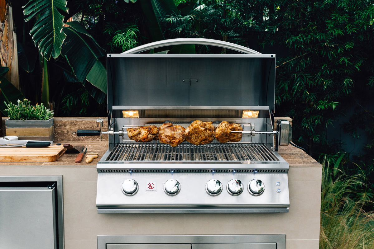 Summerset Sizzler Pro 32-inch 4-Burner Freestanding Gas Grill w/ Rear Infrared Burner