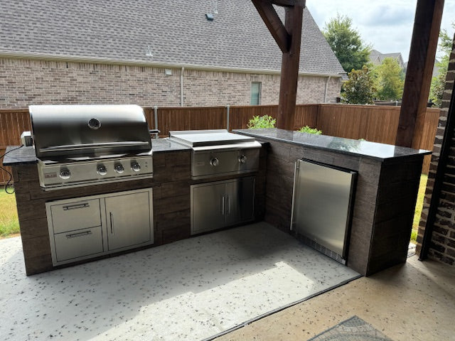 8' TRAD/ LTE GRILL ISLAND W/ FRIDGE, W/O PB